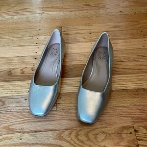 Naturalizer Silver Flats